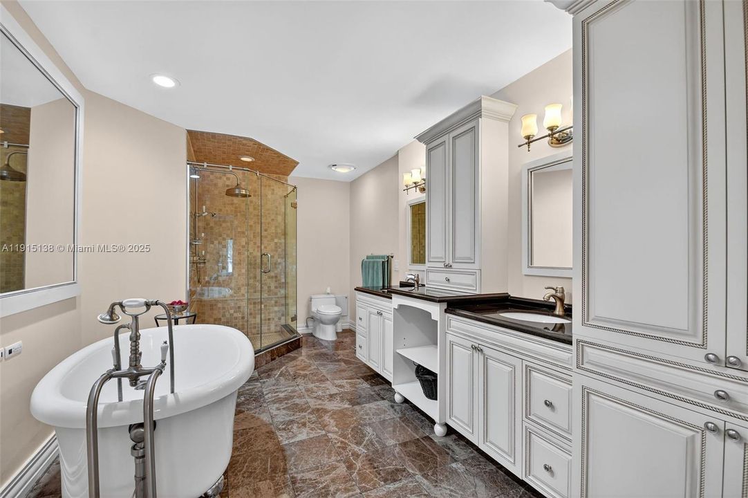 待售: $699,999 (2 贝兹, 2 浴室, 1907 平方英尺)