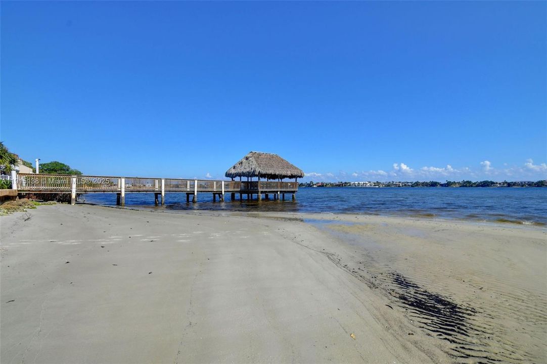 待售: $699,999 (2 贝兹, 2 浴室, 1907 平方英尺)