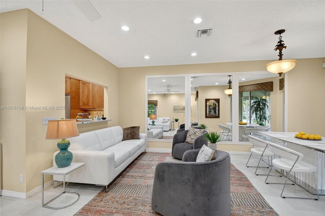 待售: $699,999 (2 贝兹, 2 浴室, 1907 平方英尺)