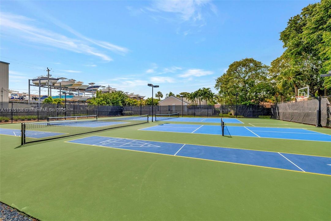 待售: $699,999 (2 贝兹, 2 浴室, 1907 平方英尺)