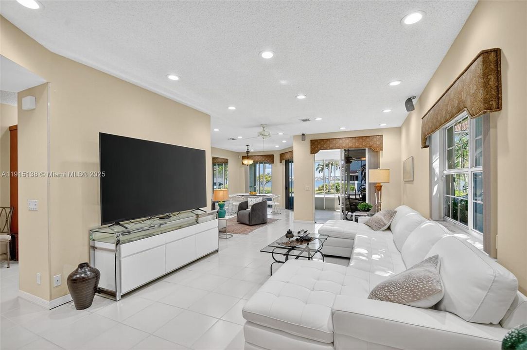 待售: $699,999 (2 贝兹, 2 浴室, 1907 平方英尺)