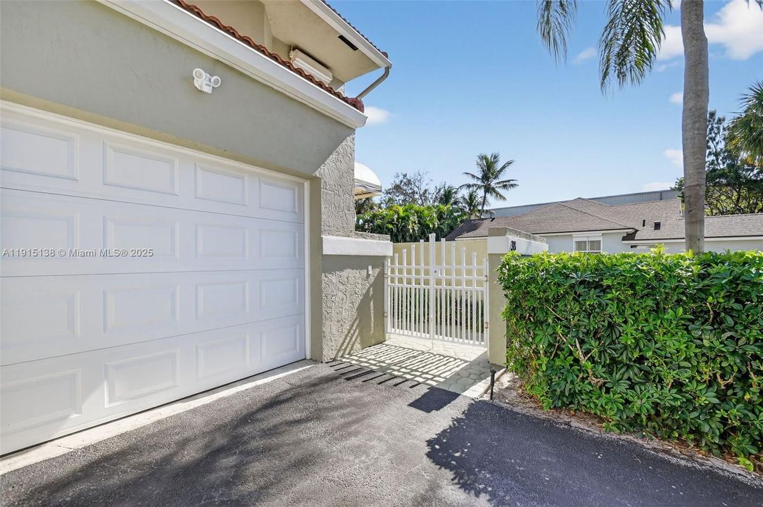 待售: $699,999 (2 贝兹, 2 浴室, 1907 平方英尺)