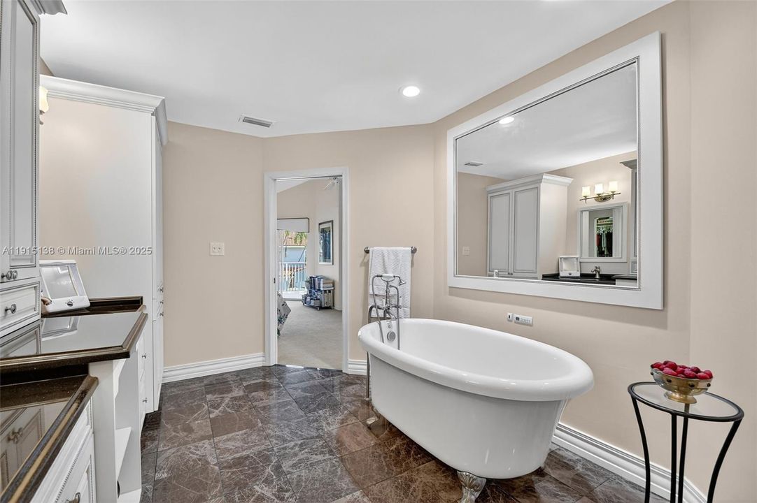 待售: $699,999 (2 贝兹, 2 浴室, 1907 平方英尺)