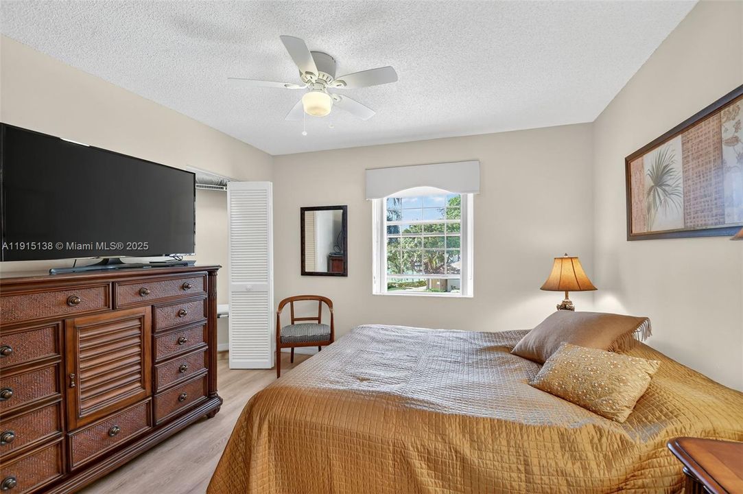 待售: $699,999 (2 贝兹, 2 浴室, 1907 平方英尺)