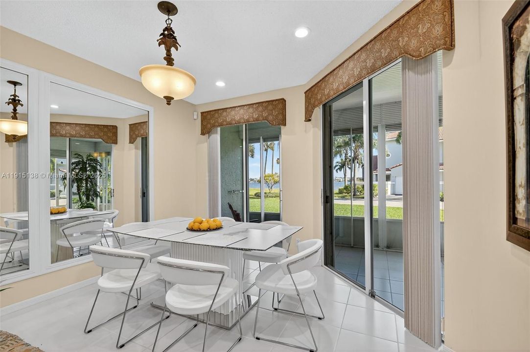 待售: $699,999 (2 贝兹, 2 浴室, 1907 平方英尺)