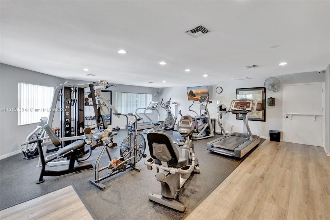 待售: $699,999 (2 贝兹, 2 浴室, 1907 平方英尺)