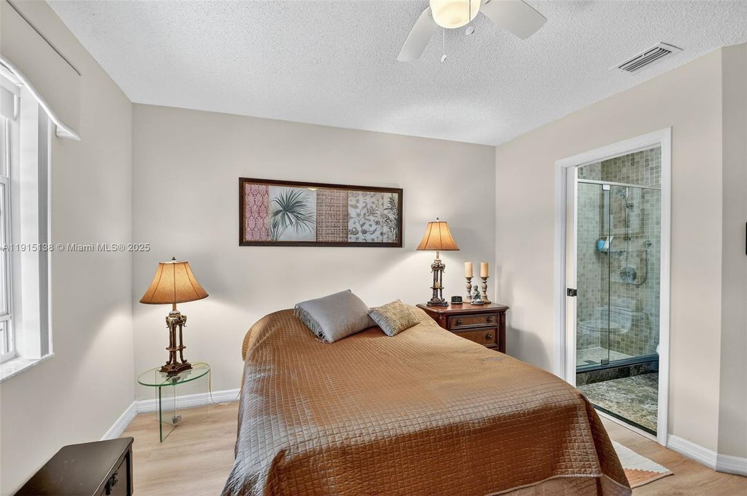 待售: $699,999 (2 贝兹, 2 浴室, 1907 平方英尺)