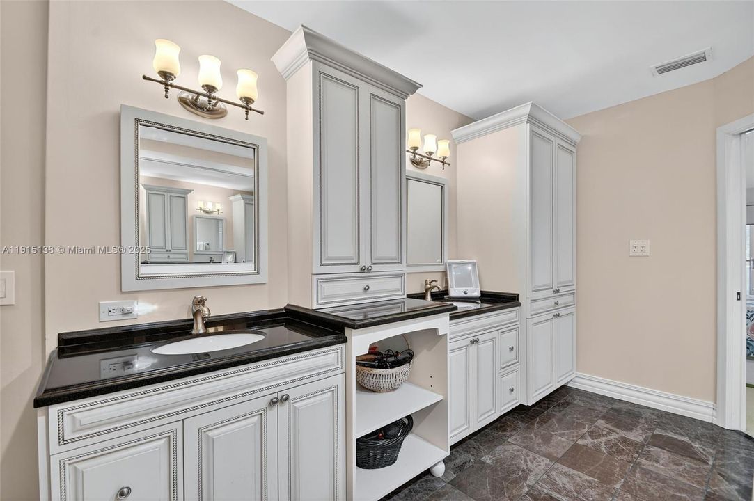 待售: $699,999 (2 贝兹, 2 浴室, 1907 平方英尺)