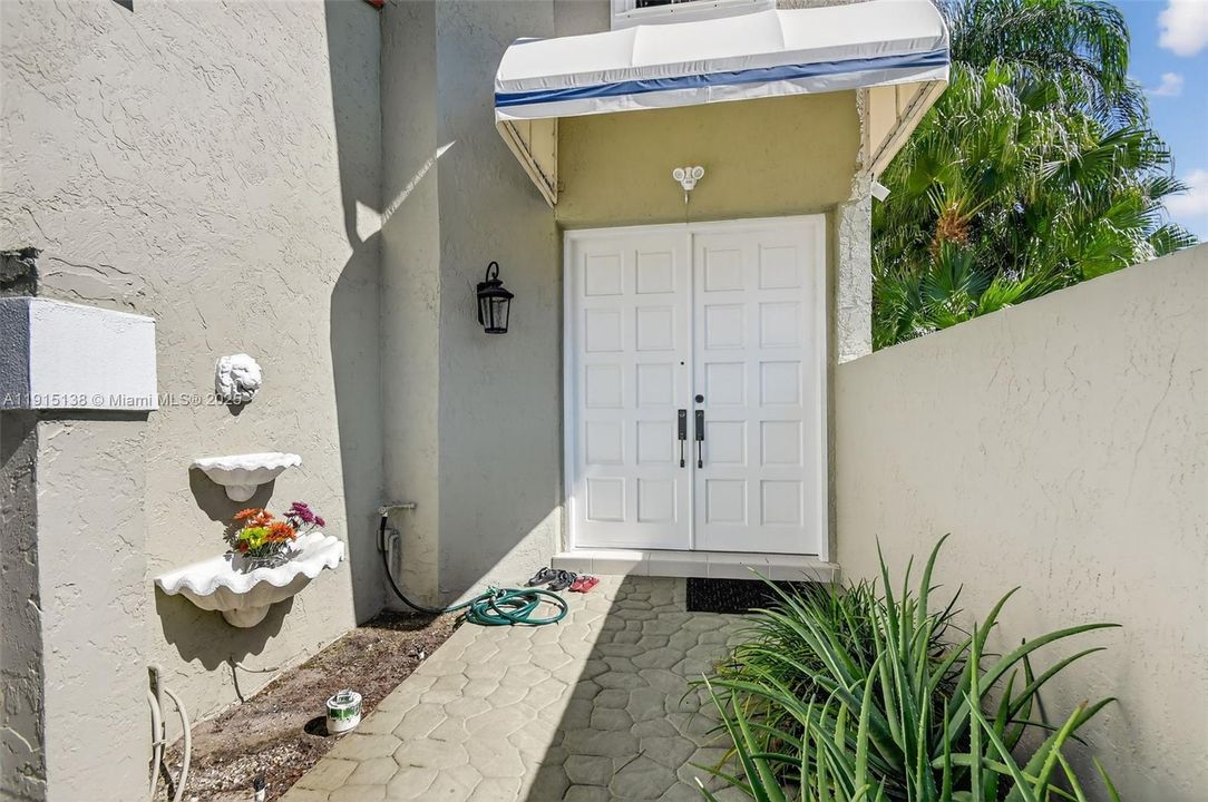 待售: $699,999 (2 贝兹, 2 浴室, 1907 平方英尺)