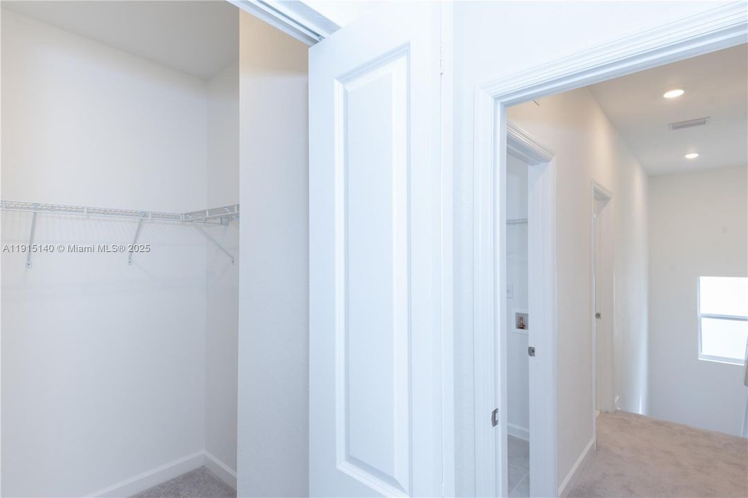 En Renta: $4,800 (5 camas, 3 baños, 3033 Pies cuadrados)