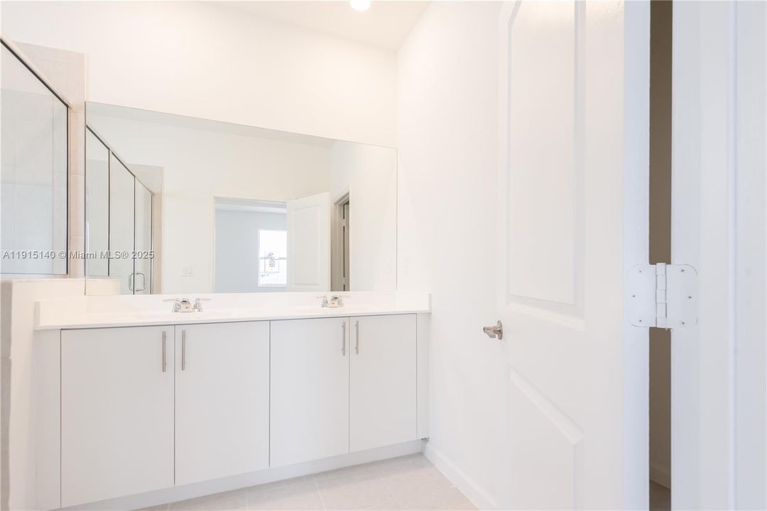 En Renta: $4,800 (5 camas, 3 baños, 3033 Pies cuadrados)