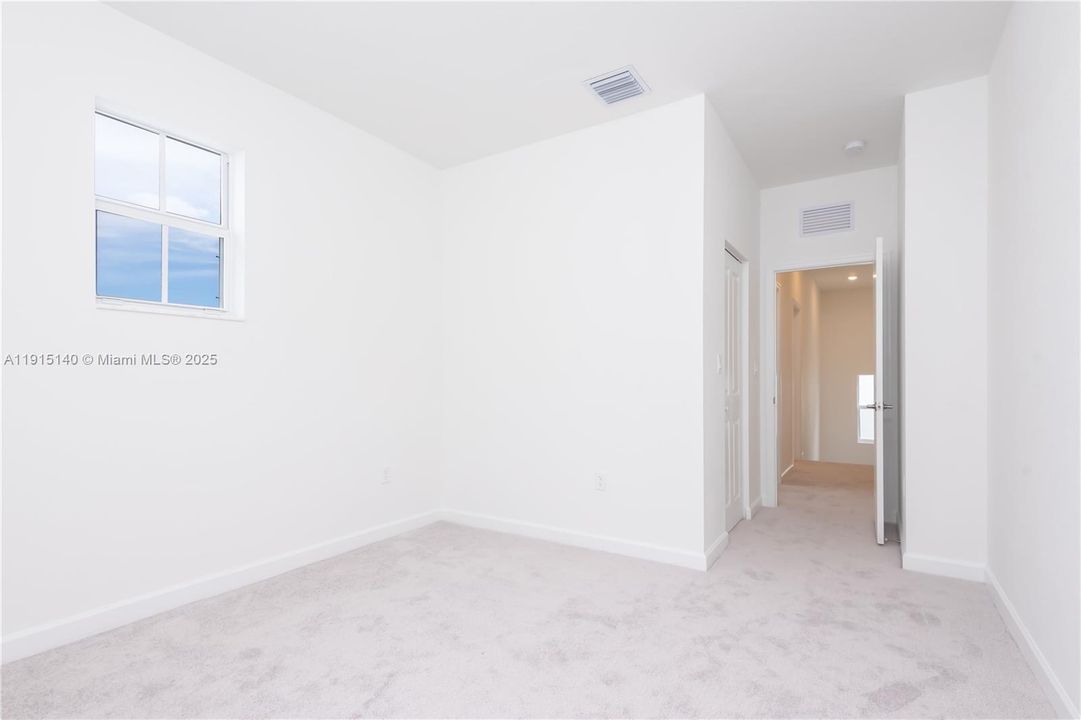 En Renta: $4,800 (5 camas, 3 baños, 3033 Pies cuadrados)