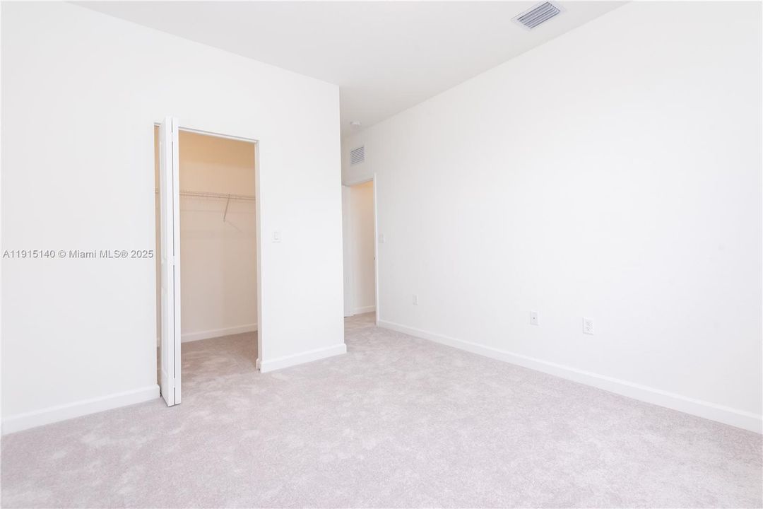 En Renta: $4,800 (5 camas, 3 baños, 3033 Pies cuadrados)