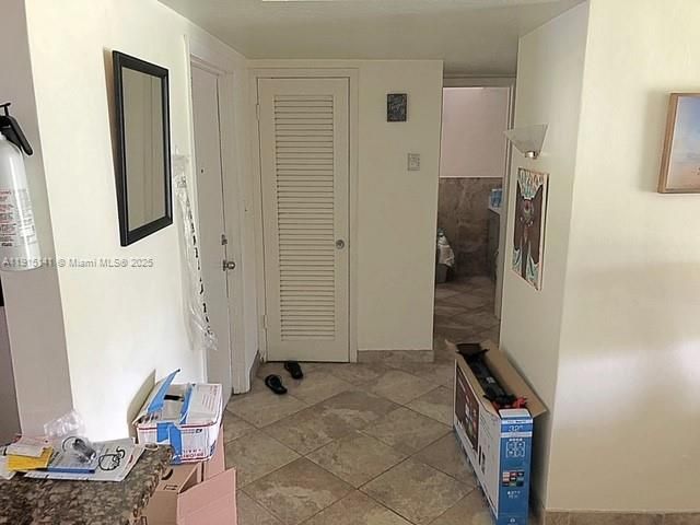 For Sale: $195,000 (1 beds, 1 baths, 700 Square Feet)