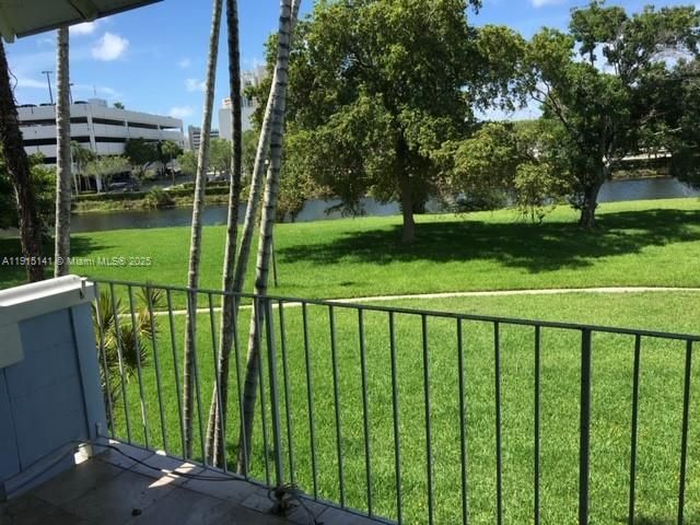 For Sale: $195,000 (1 beds, 1 baths, 700 Square Feet)