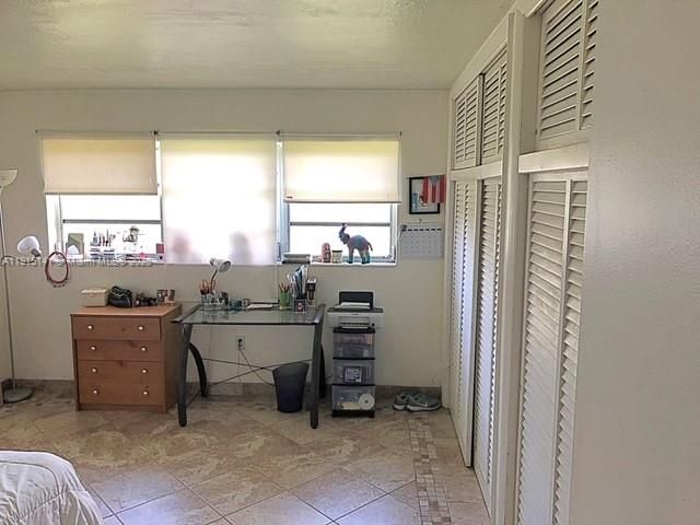 For Sale: $195,000 (1 beds, 1 baths, 700 Square Feet)