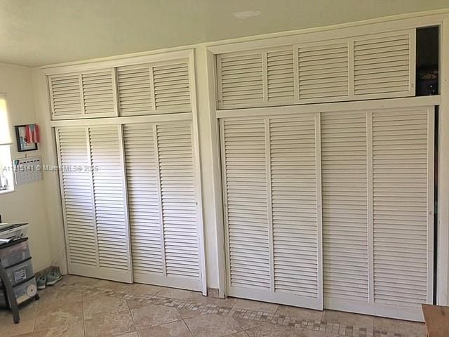 For Sale: $195,000 (1 beds, 1 baths, 700 Square Feet)