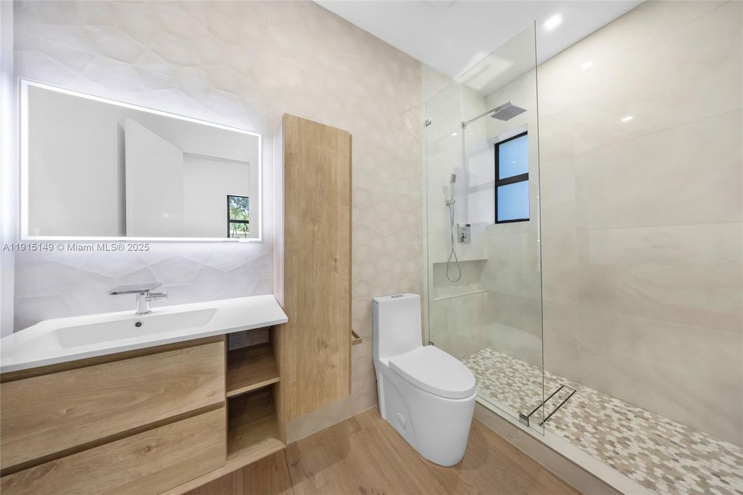 Activo con contrato: $1,180,000 (3 camas, 3 baños, 1562 Pies cuadrados)