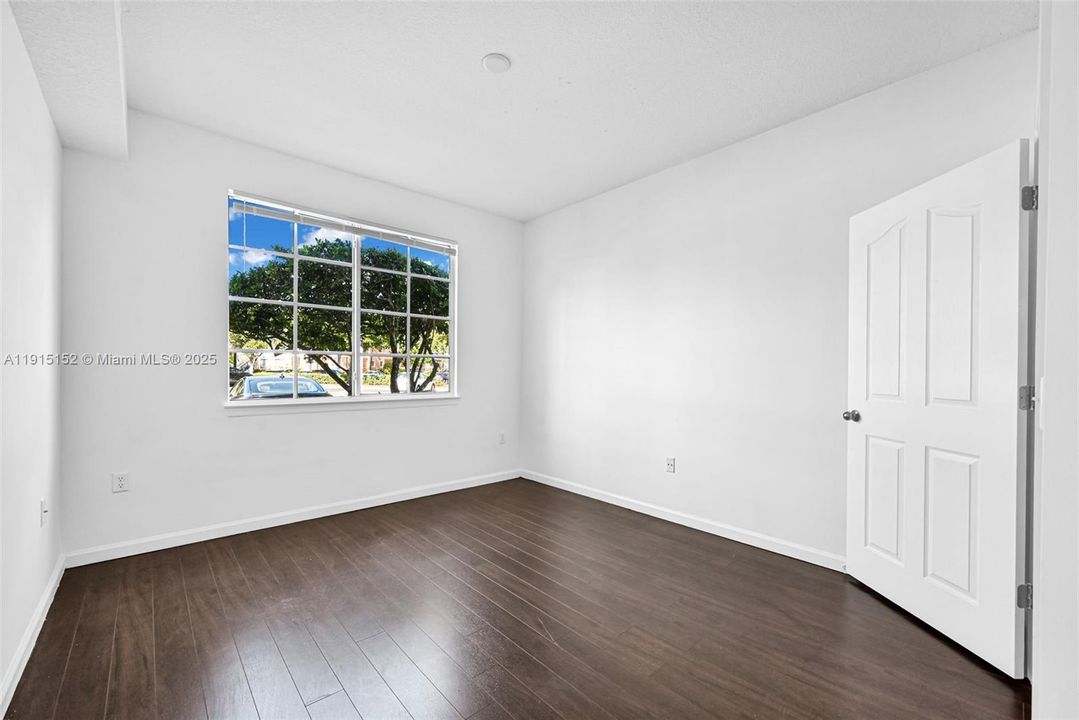 For Sale: $349,000 (2 beds, 2 baths, 1213 Square Feet)