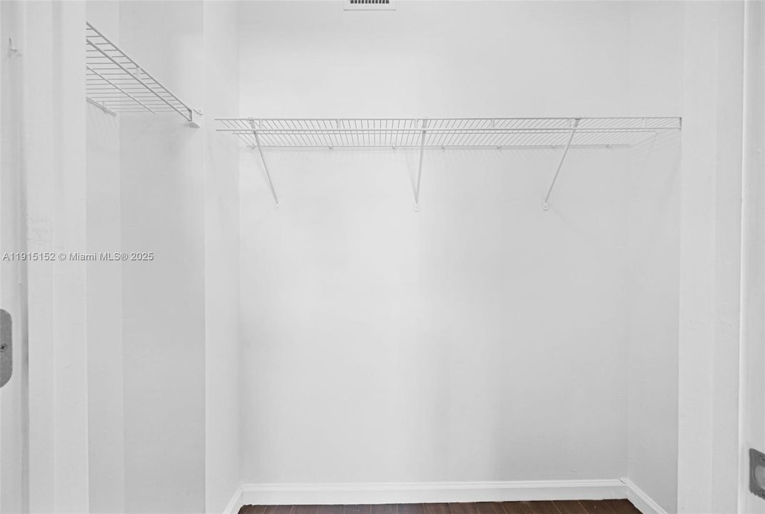 For Sale: $349,000 (2 beds, 2 baths, 1213 Square Feet)