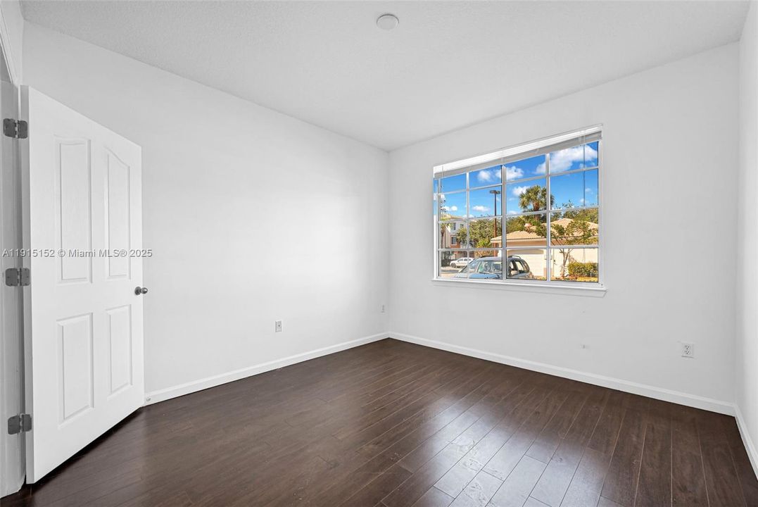 For Sale: $349,000 (2 beds, 2 baths, 1213 Square Feet)