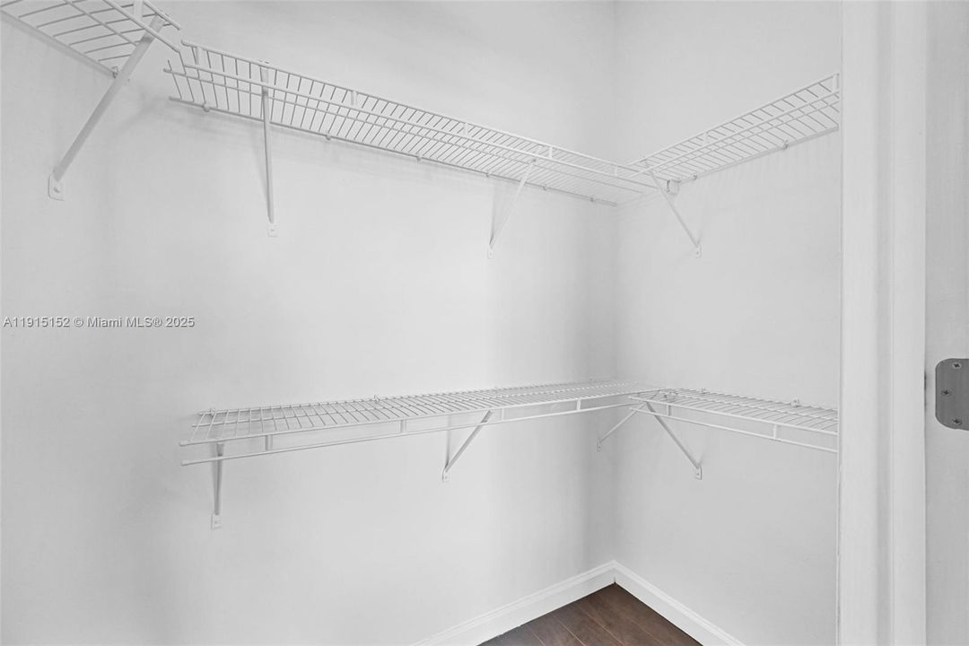 For Sale: $349,000 (2 beds, 2 baths, 1213 Square Feet)