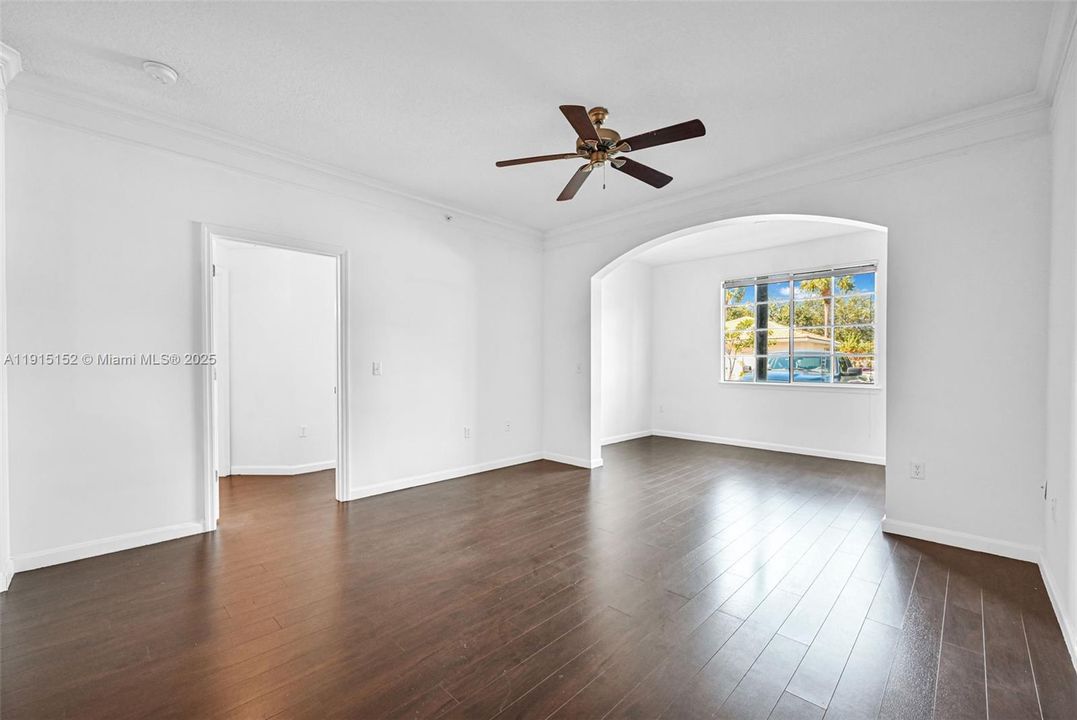 For Sale: $349,000 (2 beds, 2 baths, 1213 Square Feet)