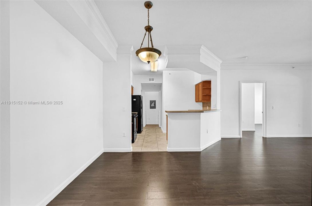 For Sale: $349,000 (2 beds, 2 baths, 1213 Square Feet)