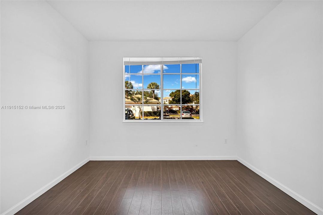 For Sale: $349,000 (2 beds, 2 baths, 1213 Square Feet)