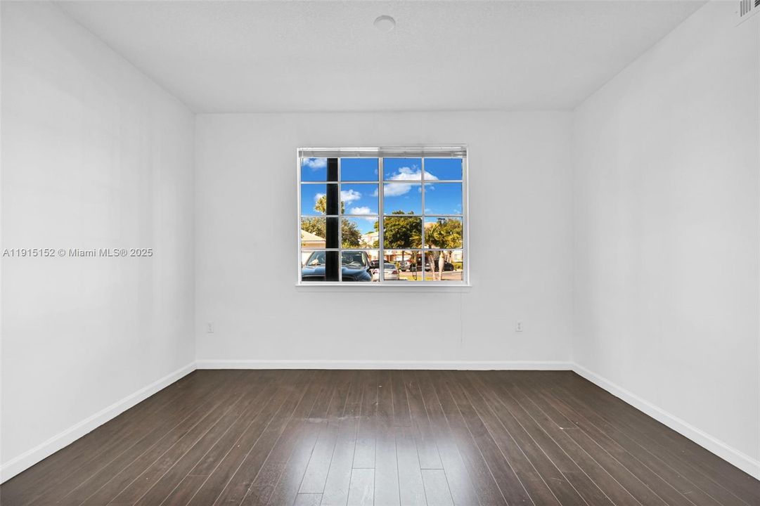 For Sale: $349,000 (2 beds, 2 baths, 1213 Square Feet)