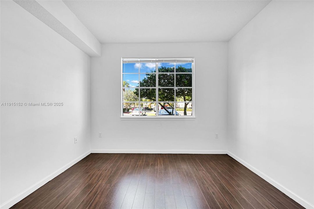 For Sale: $349,000 (2 beds, 2 baths, 1213 Square Feet)