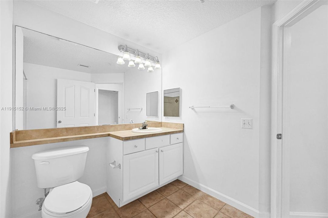 For Sale: $349,000 (2 beds, 2 baths, 1213 Square Feet)