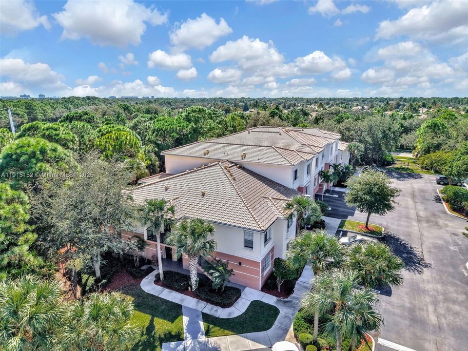 For Sale: $349,000 (2 beds, 2 baths, 1213 Square Feet)