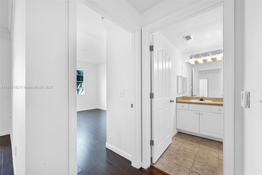 For Sale: $349,000 (2 beds, 2 baths, 1213 Square Feet)