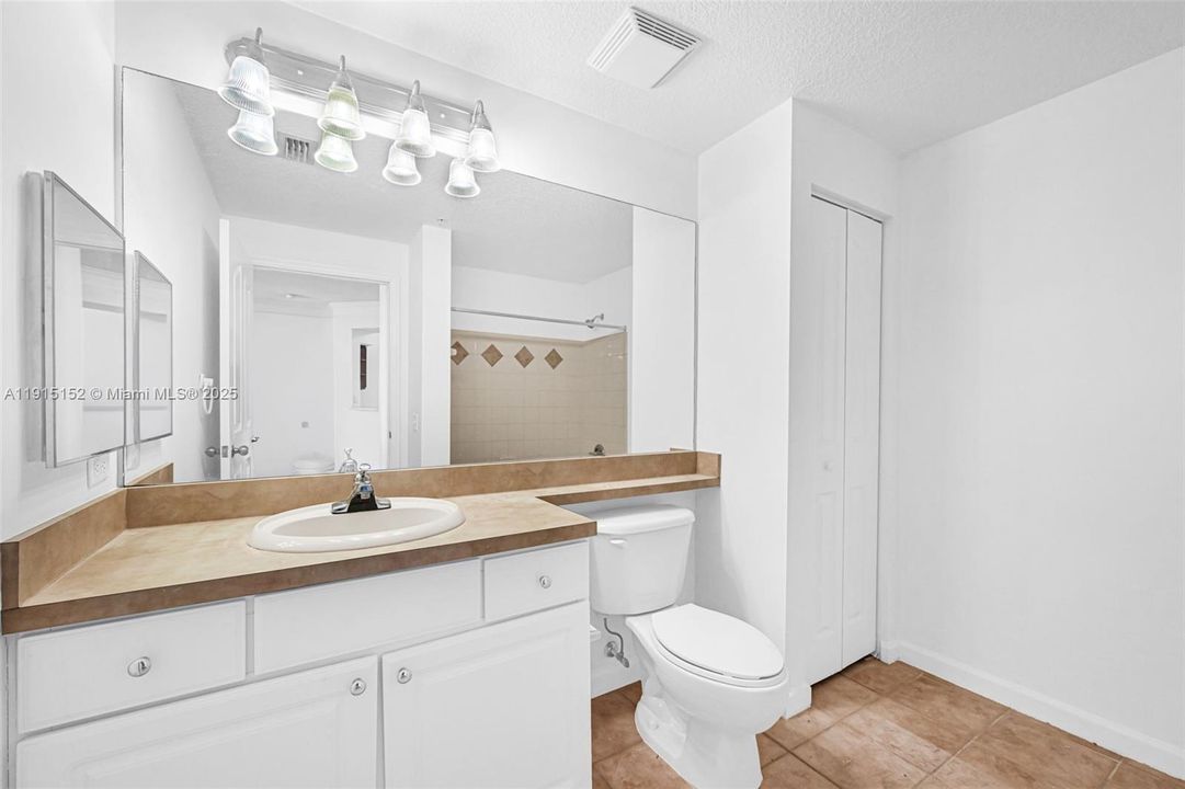 For Sale: $349,000 (2 beds, 2 baths, 1213 Square Feet)