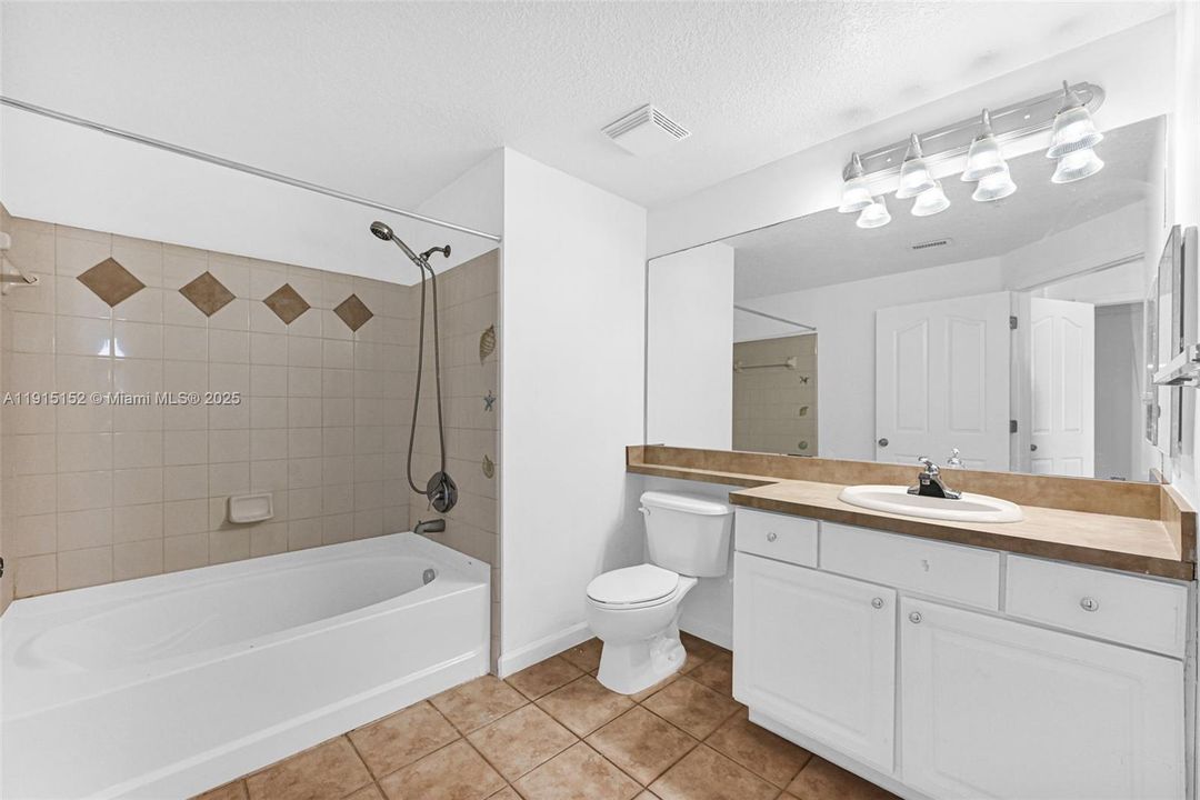 For Sale: $349,000 (2 beds, 2 baths, 1213 Square Feet)