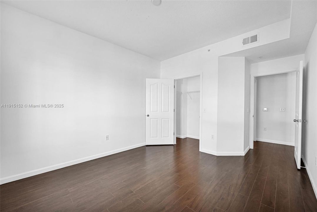For Sale: $349,000 (2 beds, 2 baths, 1213 Square Feet)