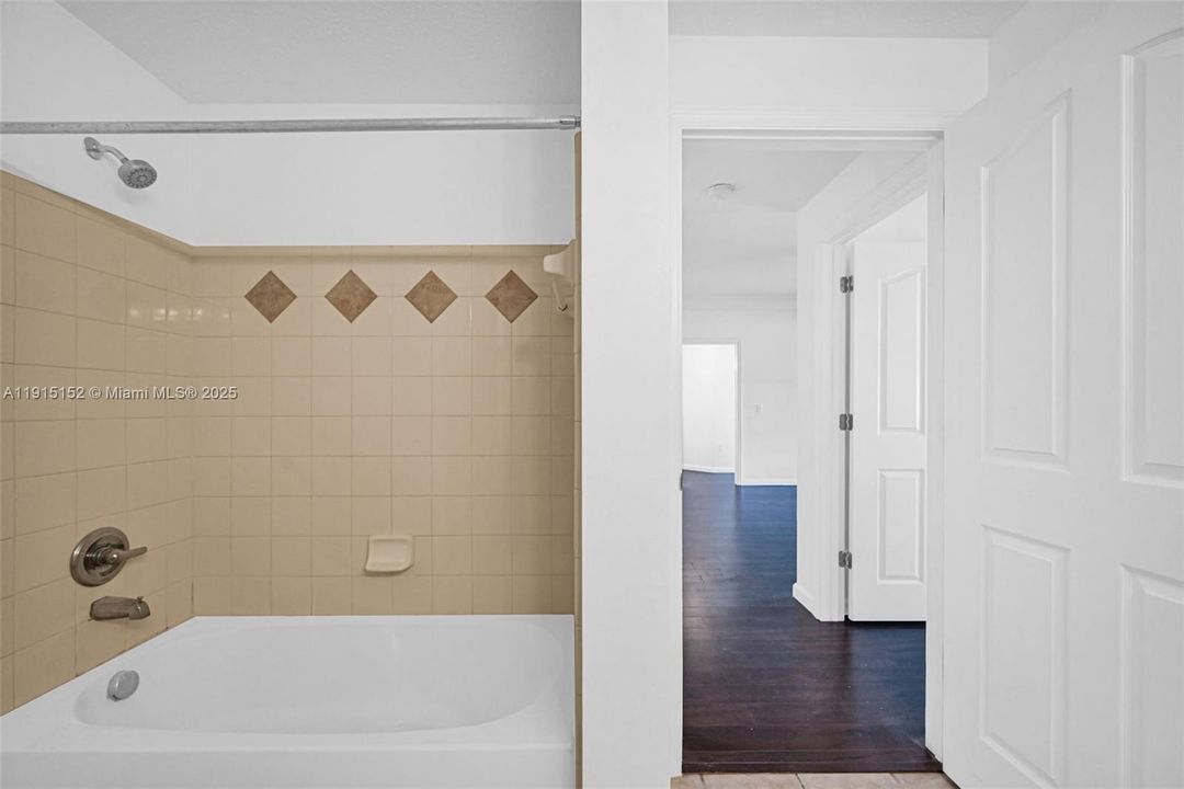 For Sale: $349,000 (2 beds, 2 baths, 1213 Square Feet)