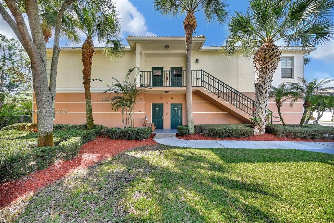 For Sale: $349,000 (2 beds, 2 baths, 1213 Square Feet)