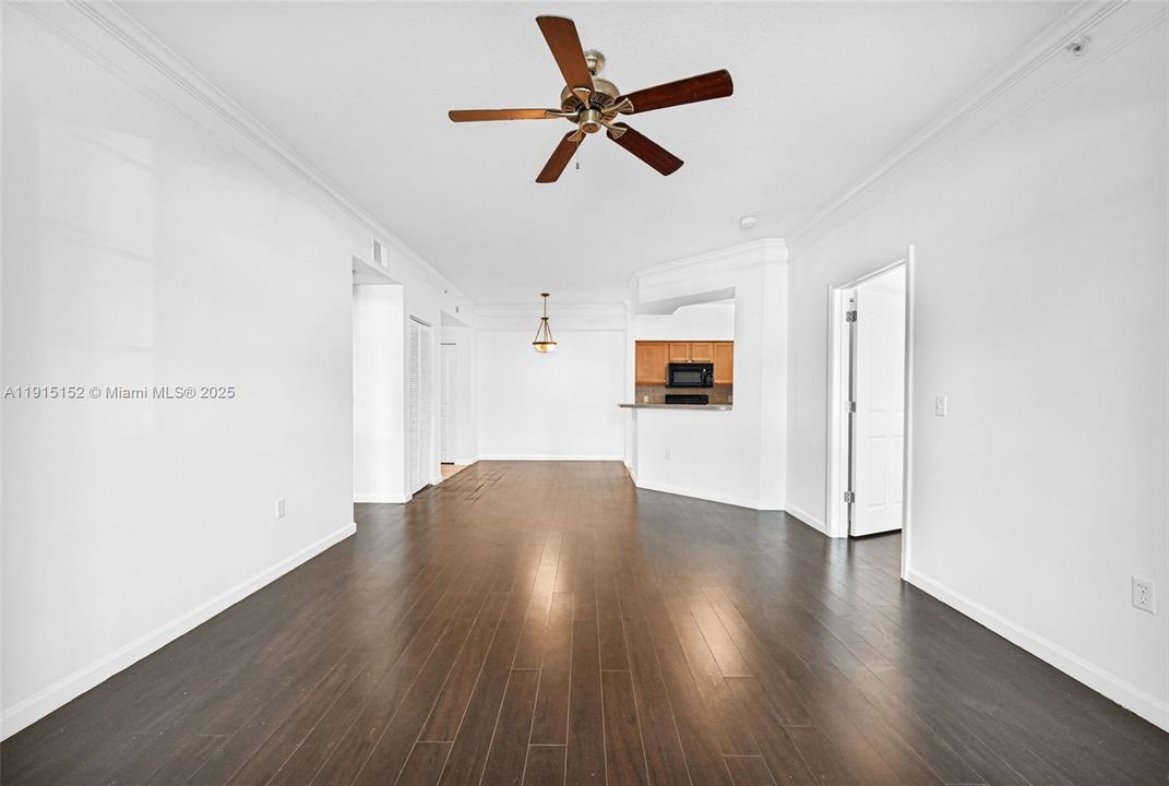For Sale: $349,000 (2 beds, 2 baths, 1213 Square Feet)
