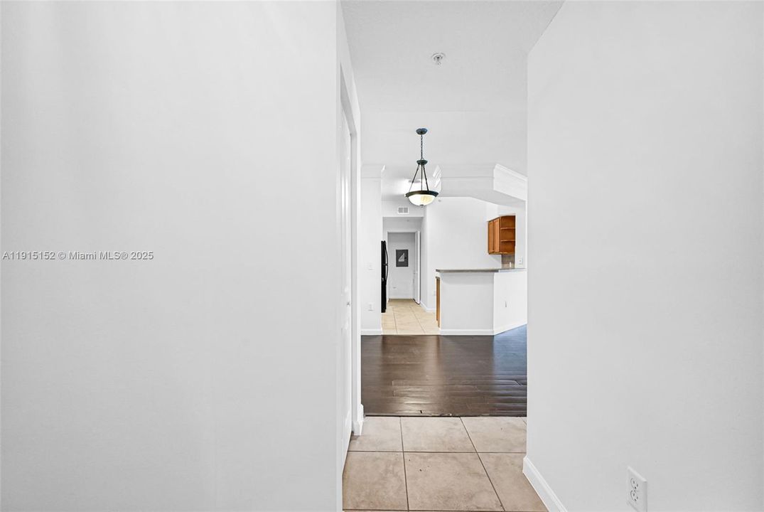 For Sale: $349,000 (2 beds, 2 baths, 1213 Square Feet)