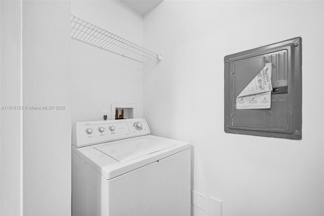 For Sale: $349,000 (2 beds, 2 baths, 1213 Square Feet)