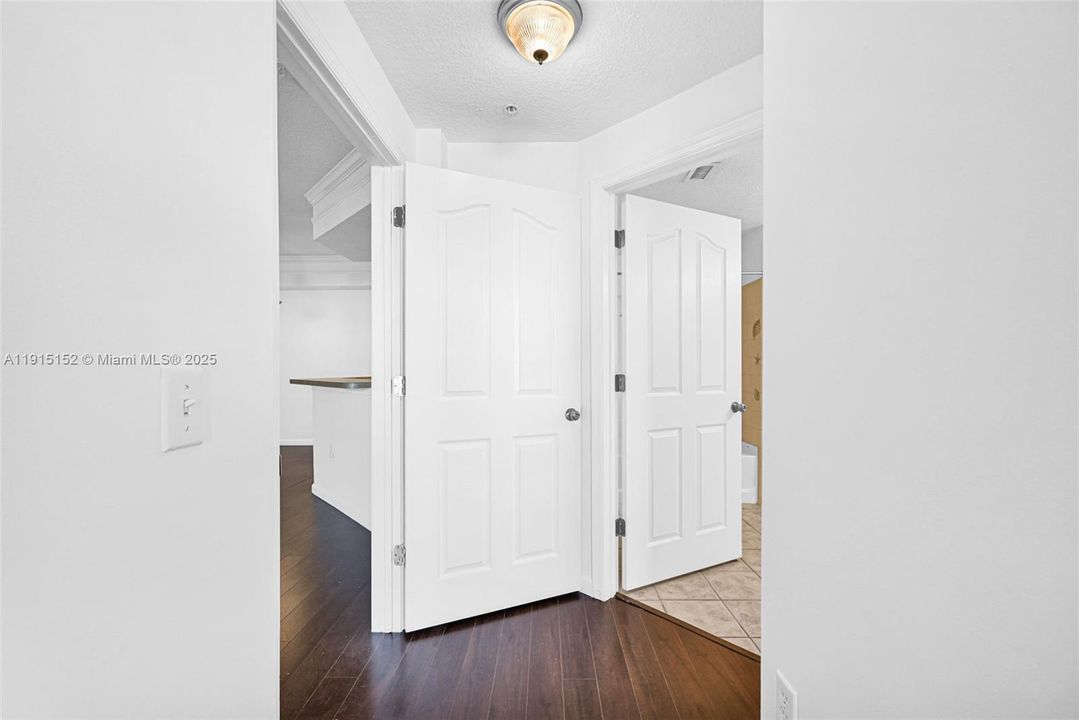 For Sale: $349,000 (2 beds, 2 baths, 1213 Square Feet)