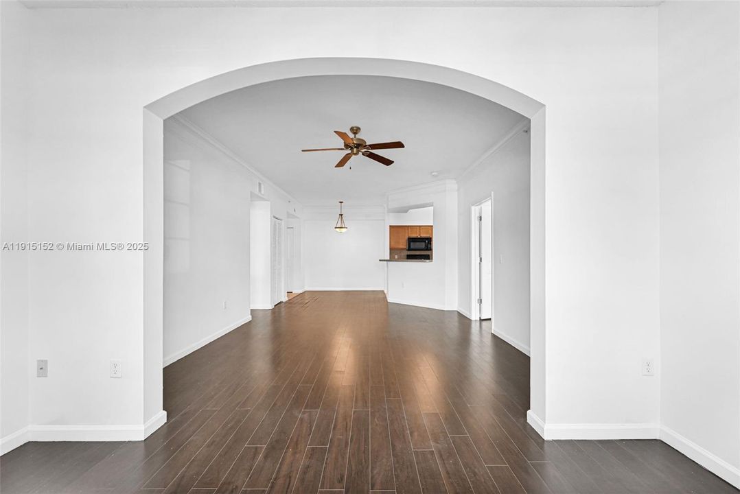 For Sale: $349,000 (2 beds, 2 baths, 1213 Square Feet)