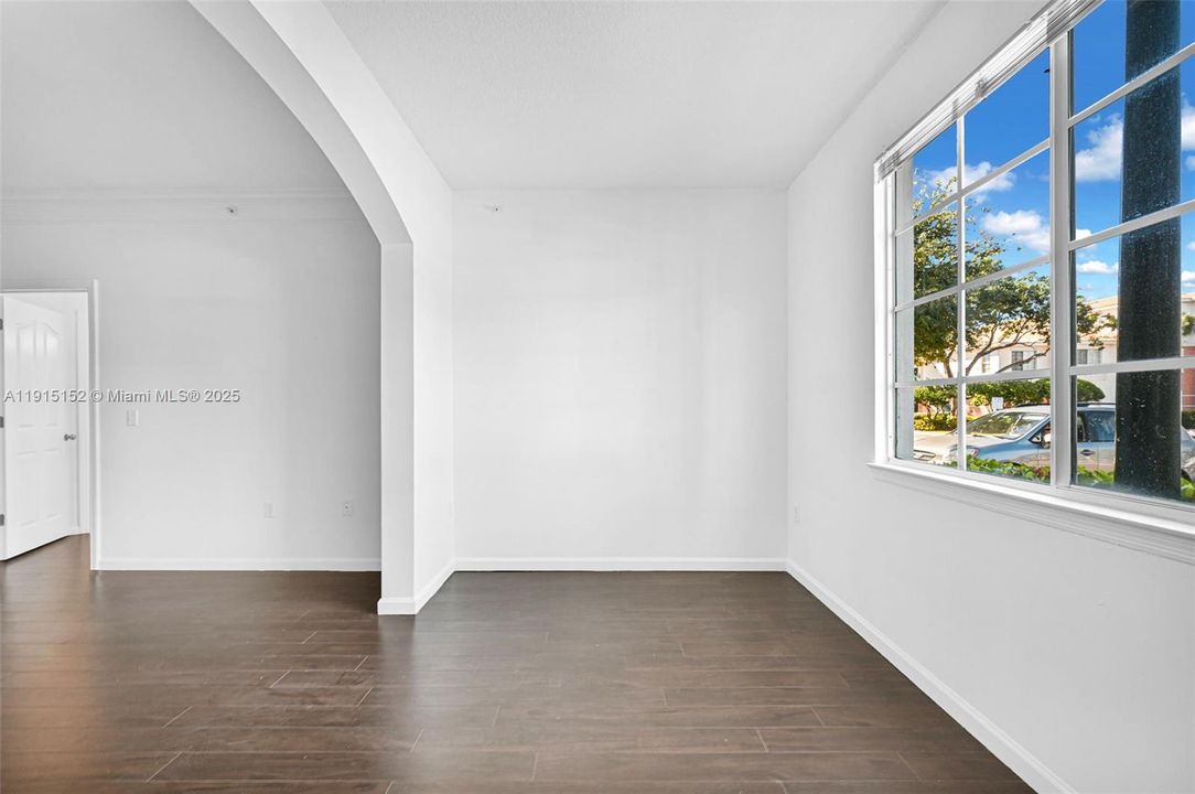 For Sale: $349,000 (2 beds, 2 baths, 1213 Square Feet)