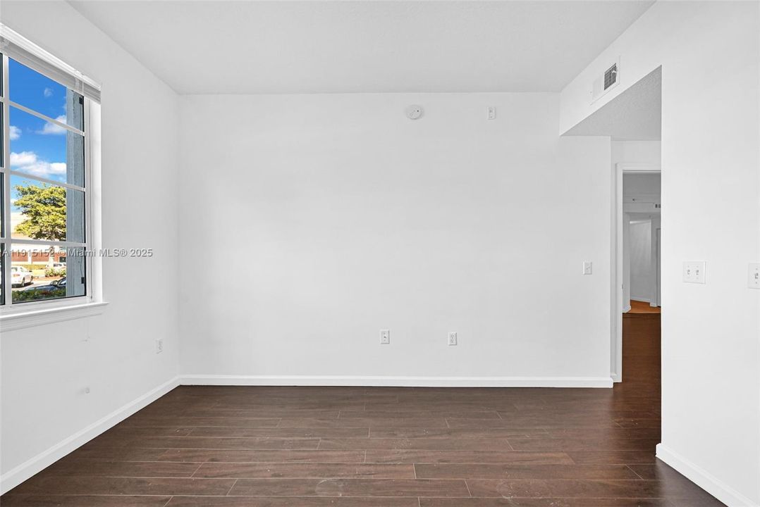 For Sale: $349,000 (2 beds, 2 baths, 1213 Square Feet)