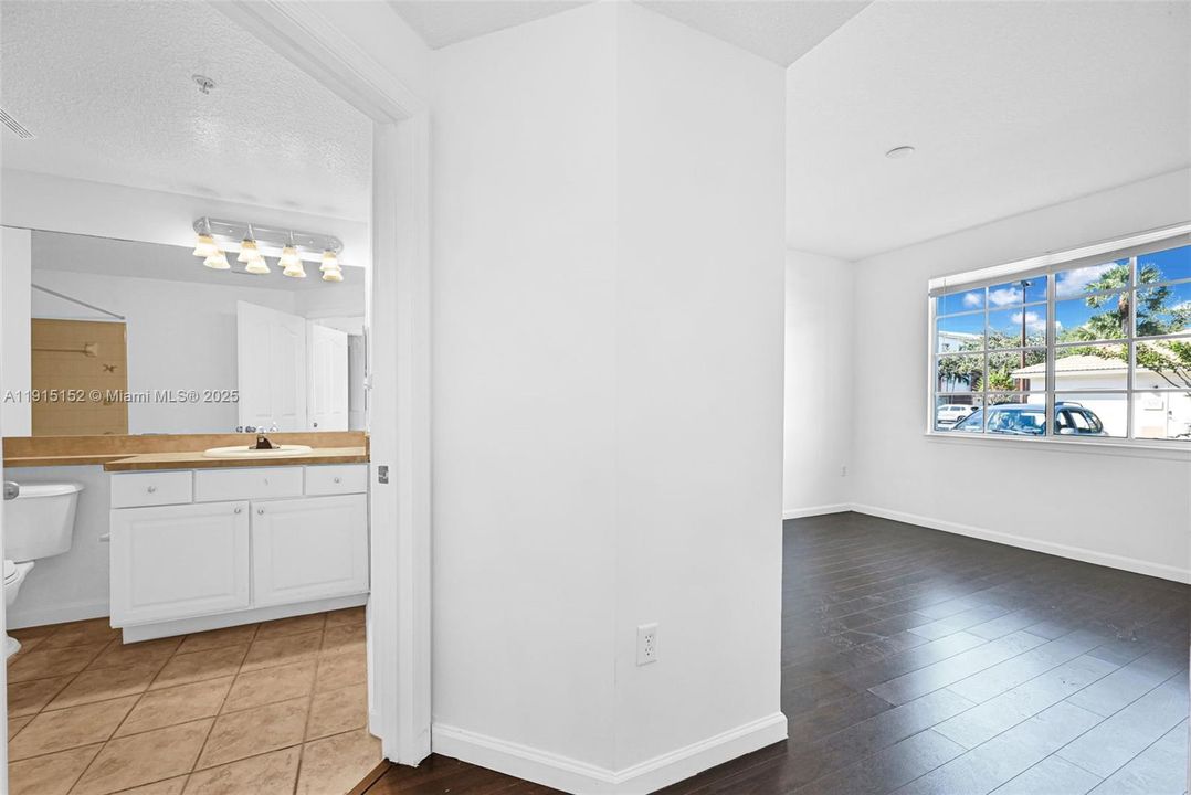 For Sale: $349,000 (2 beds, 2 baths, 1213 Square Feet)