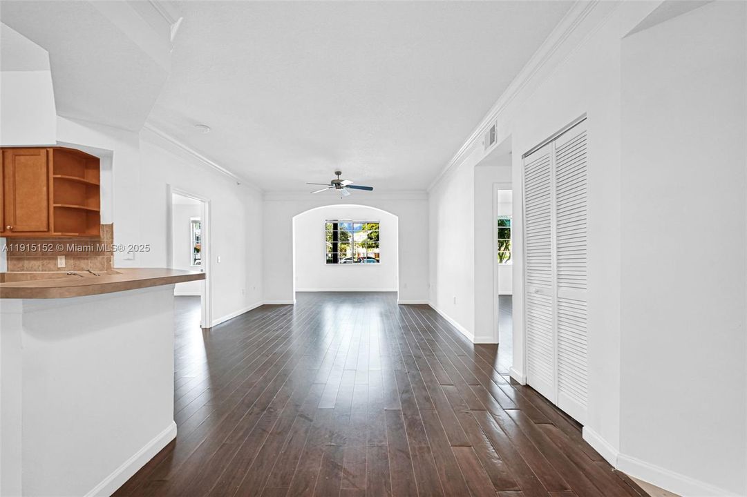 For Sale: $349,000 (2 beds, 2 baths, 1213 Square Feet)