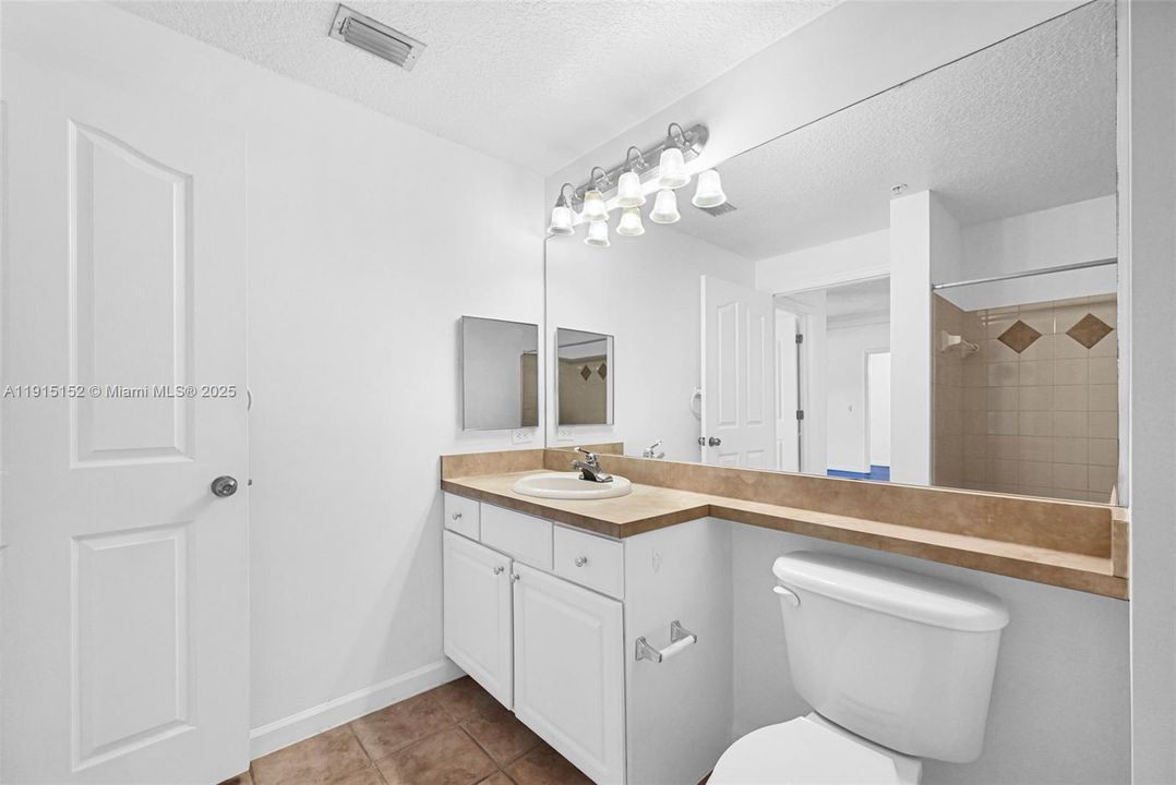 For Sale: $349,000 (2 beds, 2 baths, 1213 Square Feet)