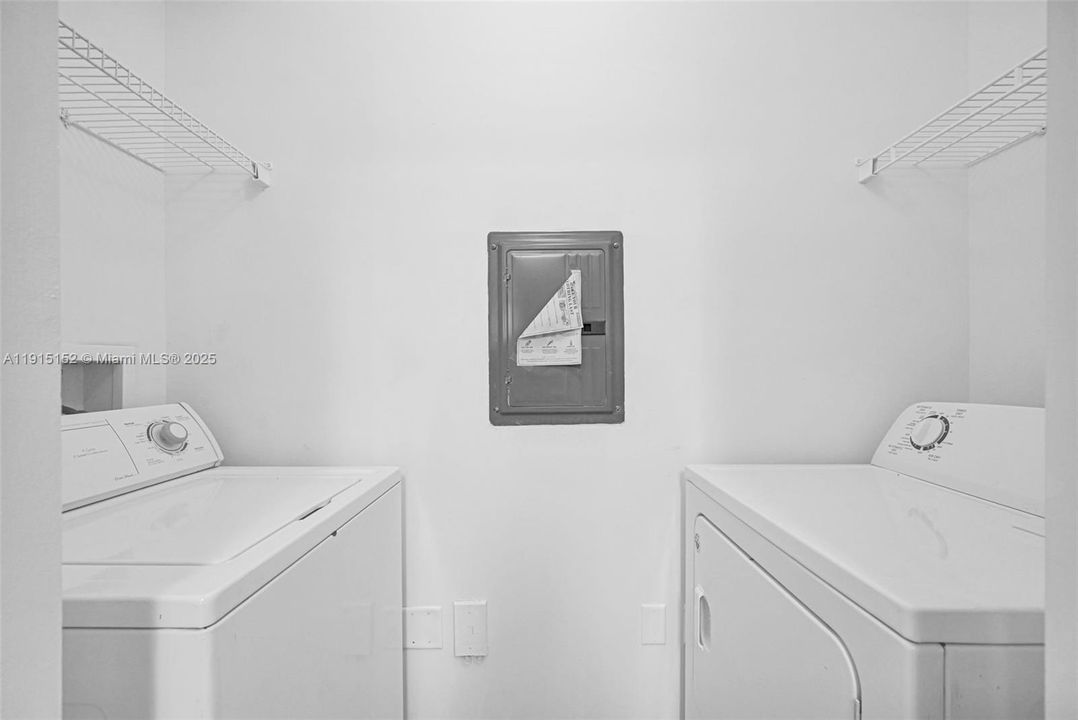 For Sale: $349,000 (2 beds, 2 baths, 1213 Square Feet)